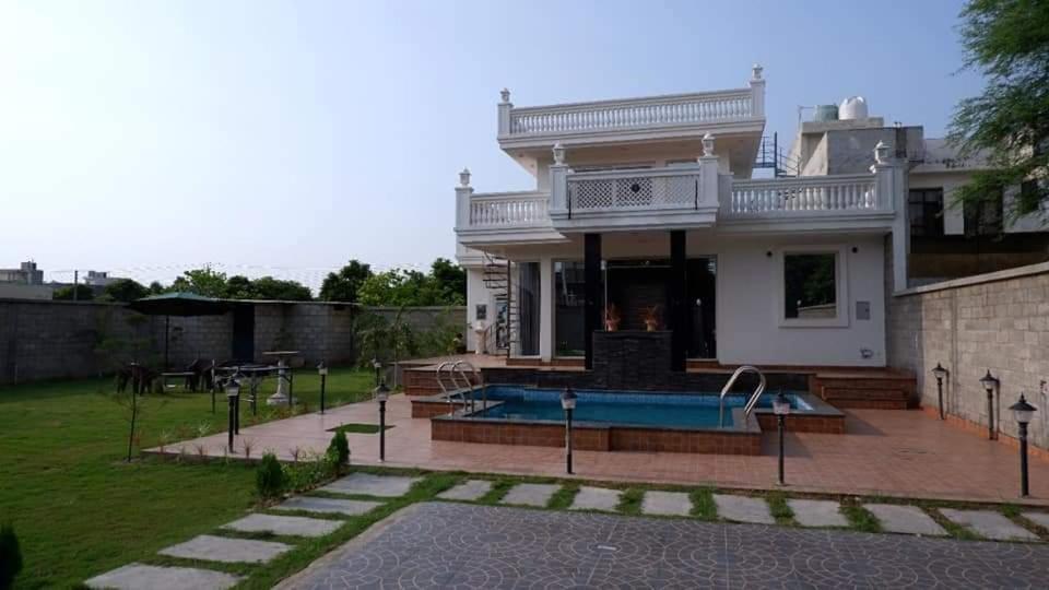 Greystone Villa, Swiming Pool , Bbq , Big Garden, Pool Table, Party Speaker, Bathtub, Kitchen, 15Mins To Golden Temple أمريتسار المظهر الخارجي الصورة