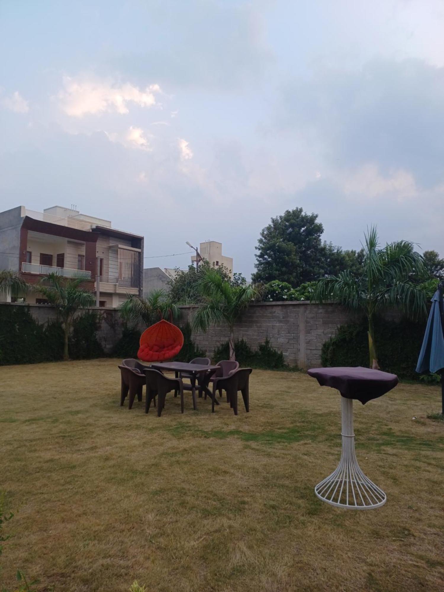 Greystone Villa, Swiming Pool , Bbq , Big Garden, Pool Table, Party Speaker, Bathtub, Kitchen, 15Mins To Golden Temple أمريتسار المظهر الخارجي الصورة